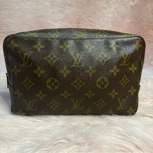 🟥 SOLD! Louis Vuitton Trousse 23 Monogram Toiletry Makeup Pouch Bag